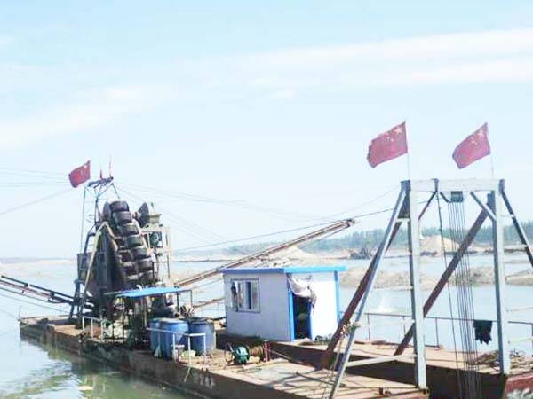 挖沙船